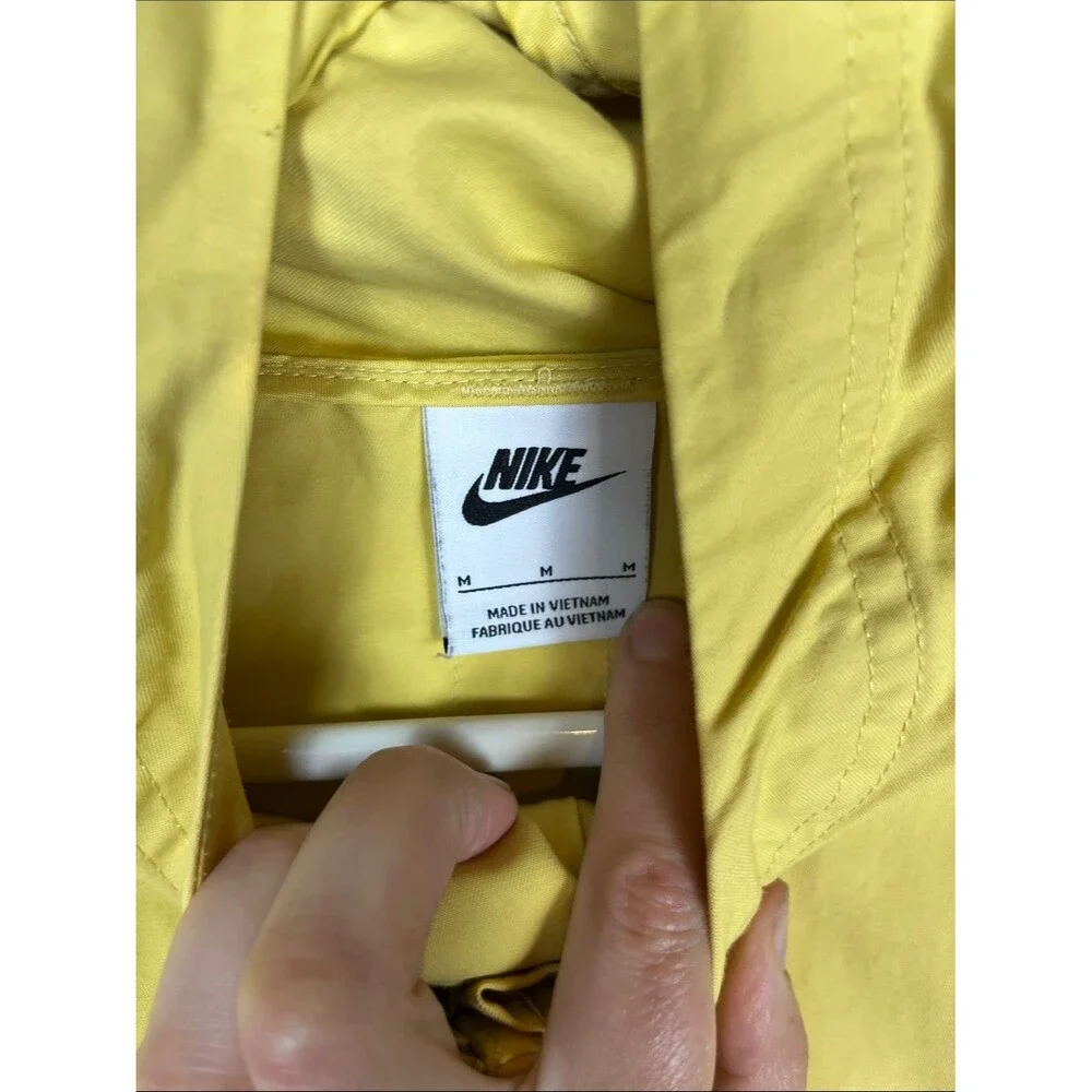 Nike sportswear club